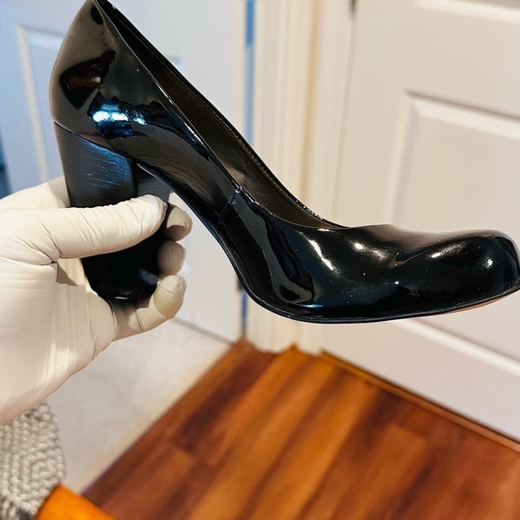 Vince Camito Elegant Black Patent Leather Heels. - Picture 6 of 13